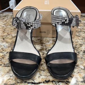 Micheal Kors Beverly Mule black leather/snake 6.5 b